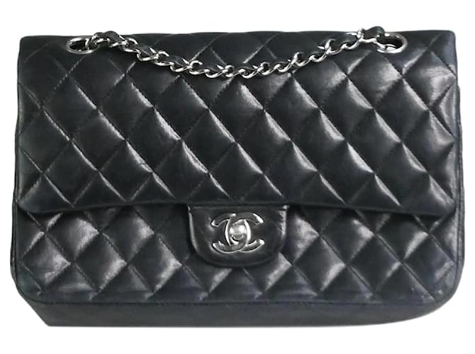 Chanel De color negro 2006-2008 bolso de hombro clásico con solapa y forro de piel de cordero Cuero  ref.1166287