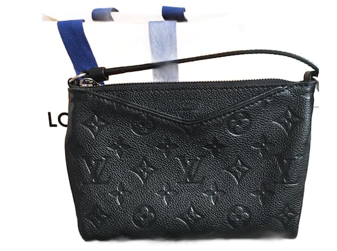 Pallas Louis Vuitton Handtaschen Schwarz Leder  ref.1166320