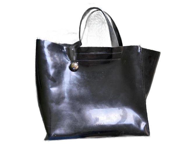 Furla Handtasche aus schwarzem Lackleder
