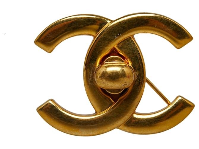 Chanel Gold CC Turn-Lock Brooch Golden Metal Gold-plated  ref.1168270
