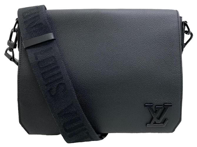 Louis Vuitton District Black Leather  ref.1170153