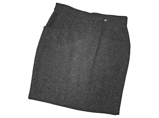 Mini-jupe en tweed gris Chanel  ref.1170533