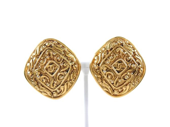 Chanel CC Arabesque Clip On Earrings Golden Metal  ref.1171292