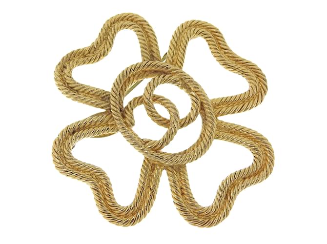Chanel broche de trevo CC Dourado Metal  ref.1171301