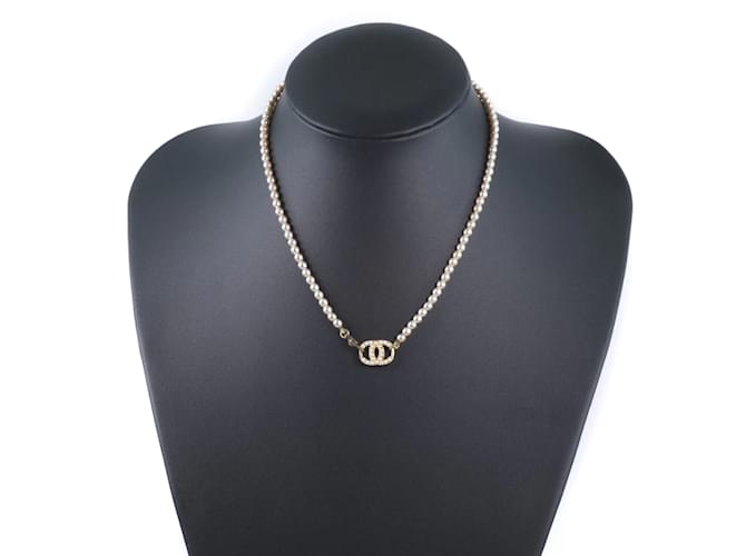 Chanel Collar de perlas de imitación cc Dorado Metal  ref.1171306