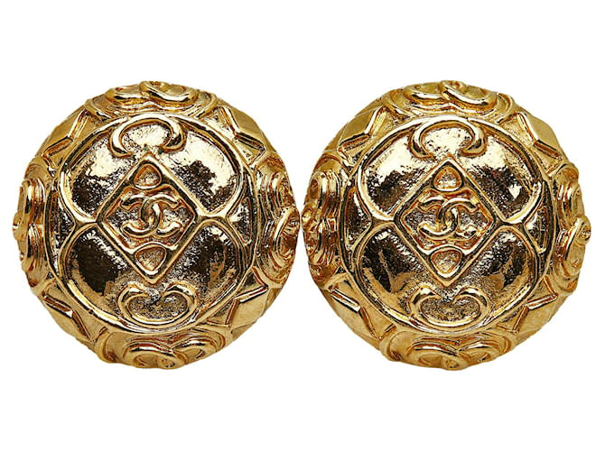 Boucles d'oreilles à clip CC en or Chanel Métal Plaqué or Doré  ref.1171469
