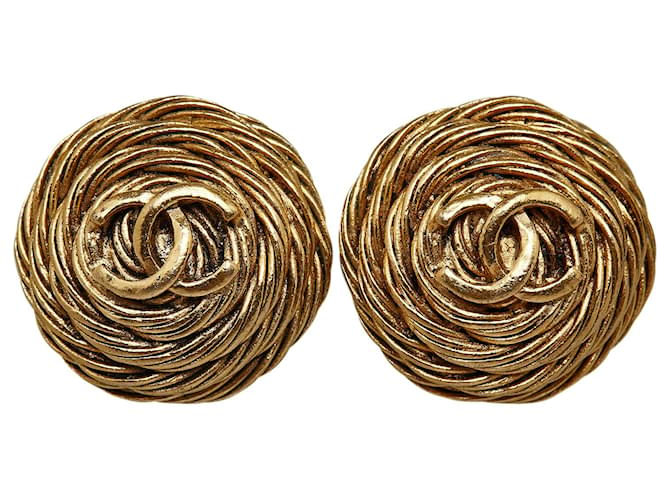 Chanel Gold CC Clip On Earrings Golden Metal Gold-plated  ref.1171512