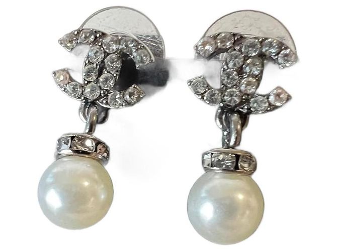 Coco Crush Boucles d'oreilles Chanel CC métal anthracite et perle Gris anthracite