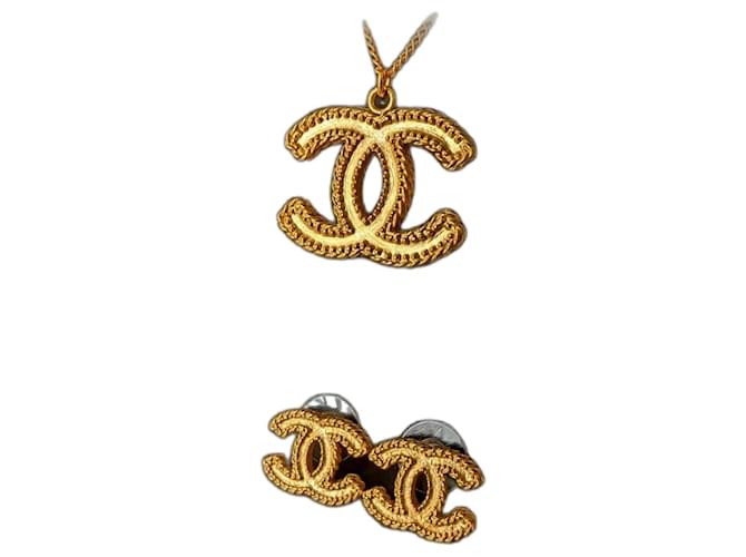 Chanel CC 12Caixas de conjunto de colar de brincos GHW em tom amarelo XL com logotipo P Metal  ref.1173803
