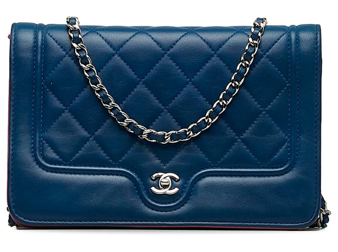 Wallet On Chain Cartera Chanel CC azul de piel de cordero acolchada con cadena Cuero  ref.1173834