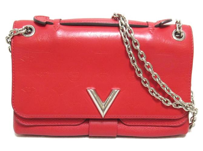 Bolso con muy cadena Louis Vuitton Red Monogram Cuir Plume Ecume Roja Cuero Becerro  ref.1173875