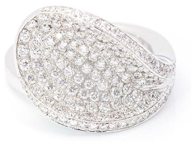 Autre Marque Weißgoldring mit Diamant-Pavé