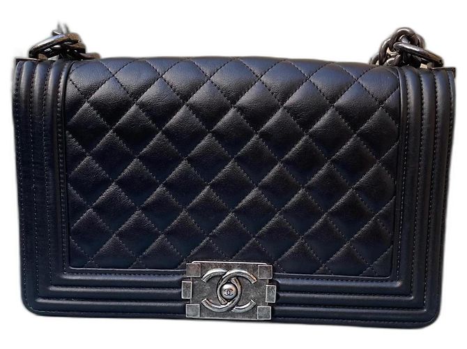 Borsa a mano Chanel Boy in pelle nera Nero