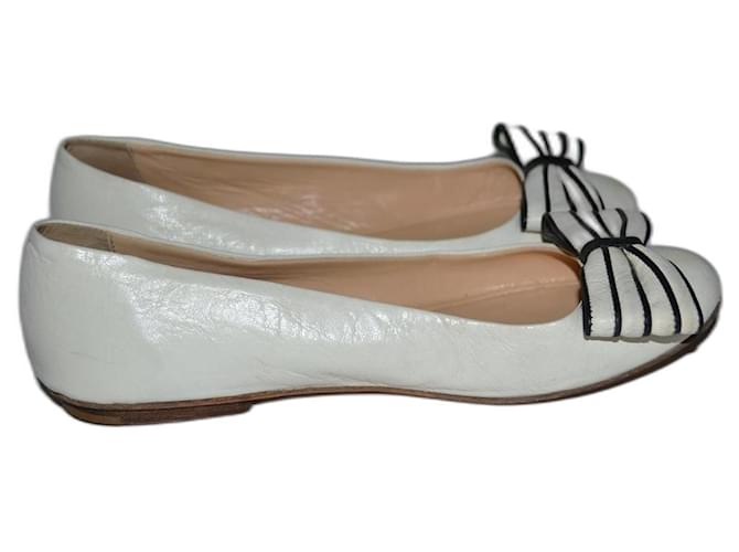Moschino Cheap And Chic Dancers White Eggshell Leather  ref.1175338