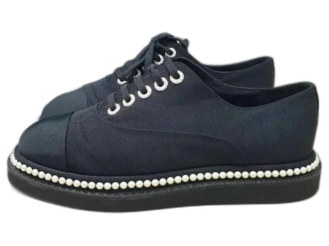 Zapatillas con cordones y cuentas de perlas de imitación negras de Chanel Negro Lienzo  ref.1175340