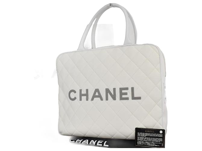 Classique Chanel Matelassé Cuir Blanc  ref.1175639