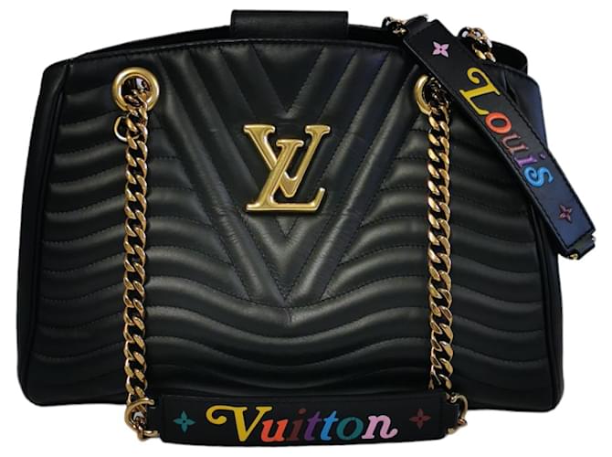 Bolso tote con cadena Louis Vuitton New Wave Negro Cuero  ref.1176237