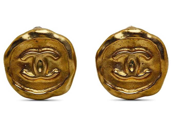 Chanel Gold CC Clip On Earrings Golden Metal Gold-plated  ref.1177923