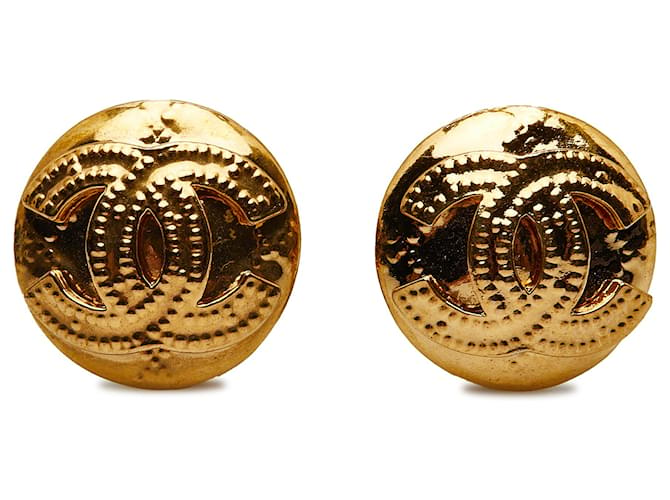 Chanel Gold CC Clip On Earrings Golden Metal Gold-plated  ref.1177927