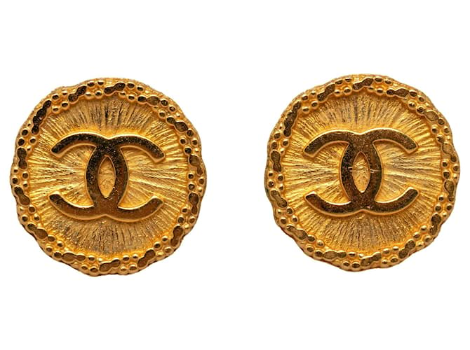 Chanel Gold CC Clip On Earrings Golden Metal Gold-plated  ref.1179027