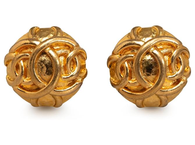 Chanel Gold CC Clip On Earrings Golden Metal Gold-plated  ref.1179508