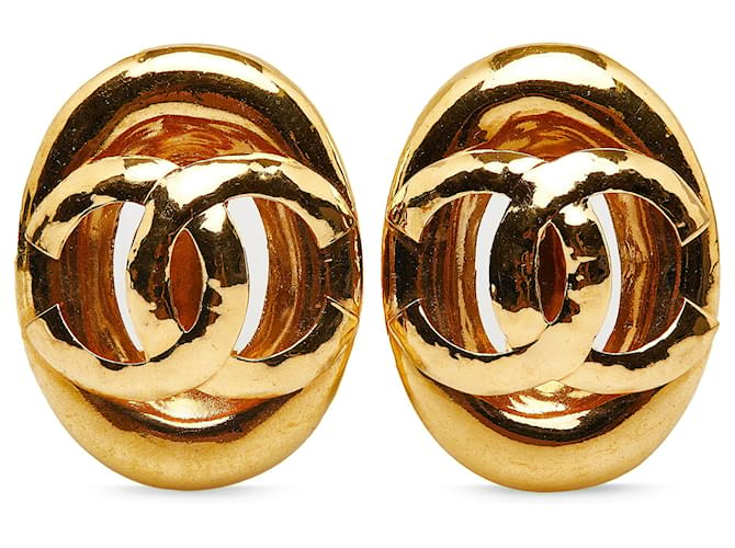 Chanel Gold CC Clip On Earrings Golden Metal Gold-plated  ref.1180046