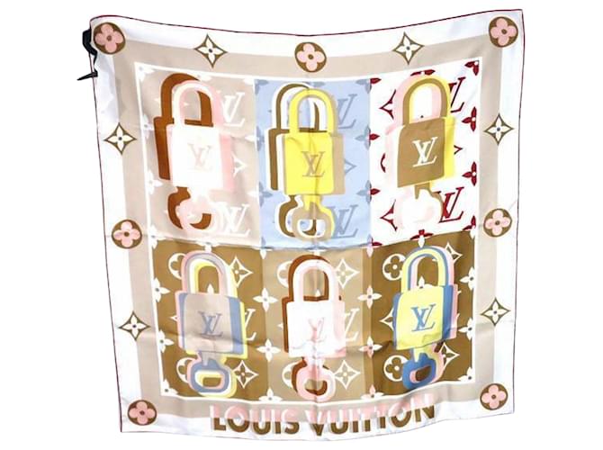 Louis Vuitton Beige Silk  ref.1180741