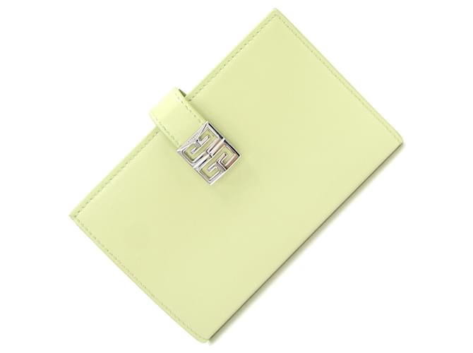 GIVENCHY Verde Couro  ref.1180916
