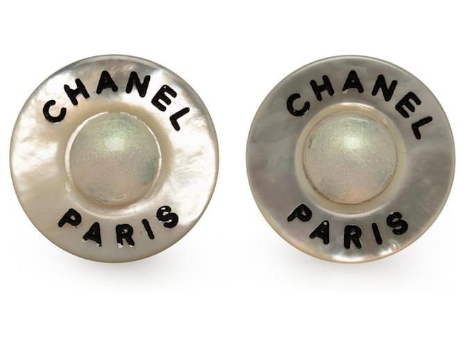 Chanel Clipe de pérola falsa branca em brincos Branco  ref.1181284