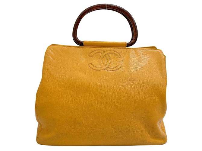 Chanel Logo CC Amarelo Couro  ref.1181677