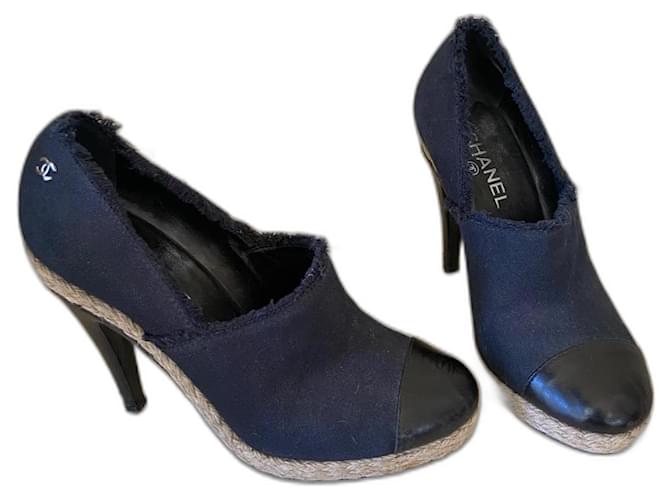 Chanel Heels Navy blue Leather Cloth  ref.1181779