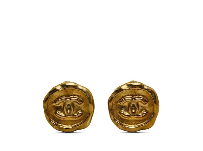 Boucles d'oreilles à clip Chanel CC dorées Plaqué or  ref.1182091