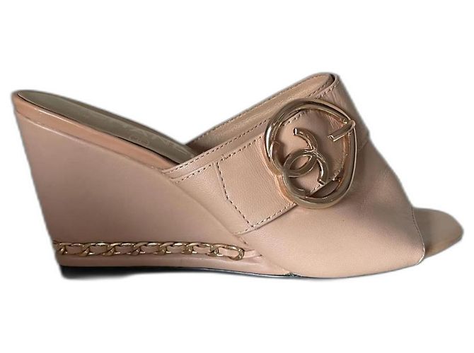 Chanel Mules compensées Beige