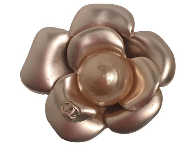 Timeless Chanel Camellia Dourado Metal  ref.1182442