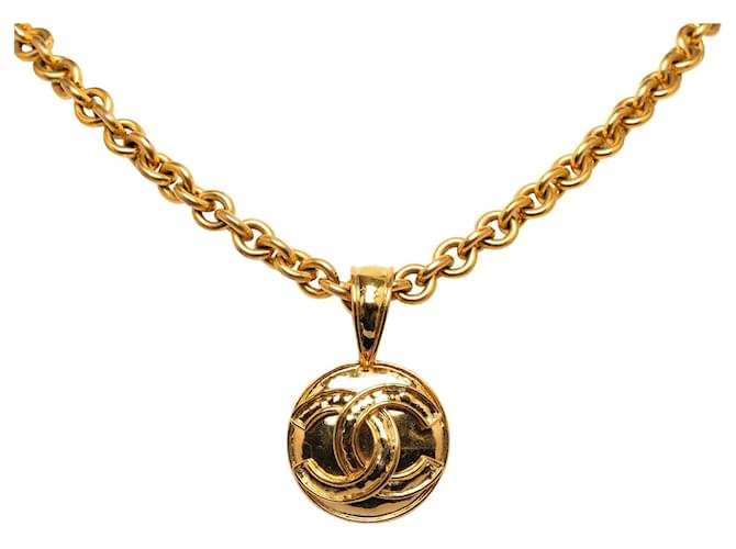 Colar com pingente redondo de ouro CC Chanel Dourado Metal Banhado a ouro  ref.1182827