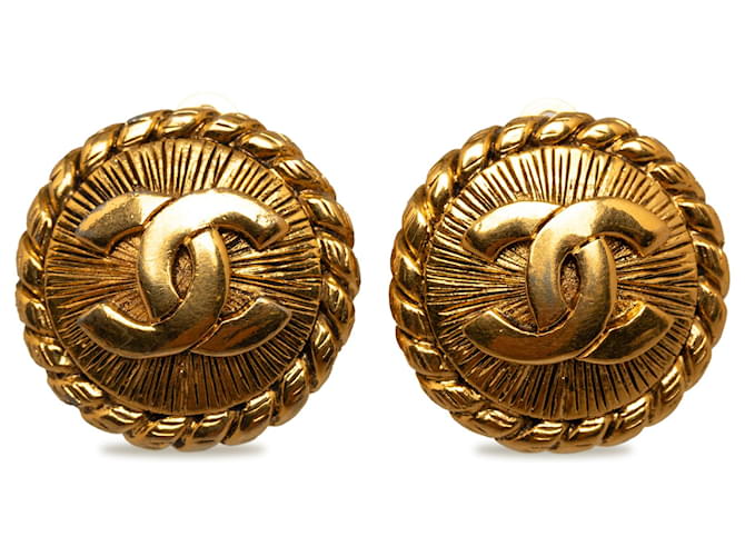 Chanel Gold CC Clip On Earrings Golden Metal Gold-plated  ref.1182907