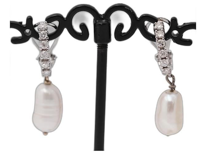 Autre Marque Boucles d'oreilles avec perle baroque et diamants Or blanc Blanc  ref.1183106