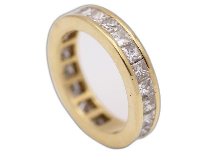 Autre Marque Gold-Ehering mit Diamanten im Prinzessschliff Golden