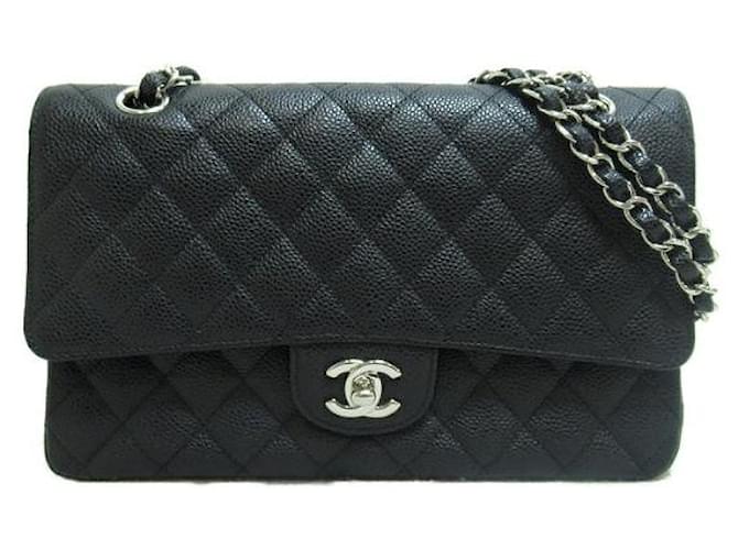 Chanel Bolsa Média Clássica com Aba Forrada com Caviar A01112 Preto Couro  ref.1184263