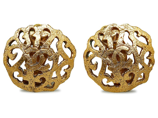 Chanel Gold CC Clip-On Earrings Golden Metal Gold-plated  ref.1184511