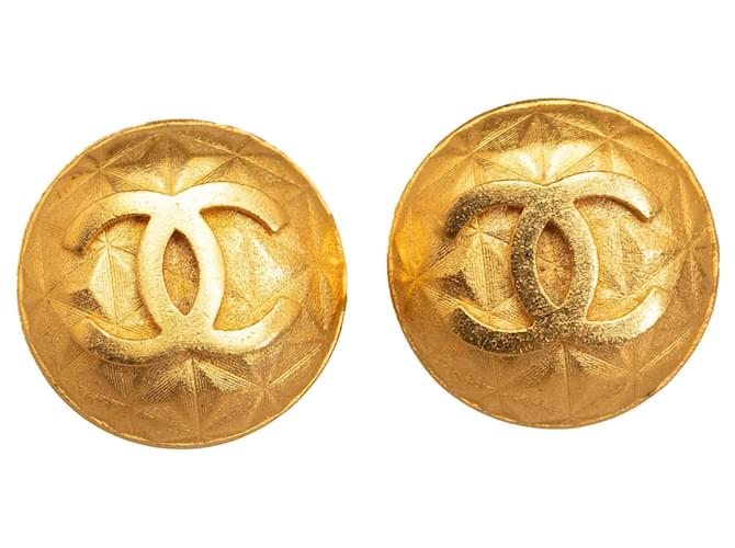 Chanel Gold CC-Ohrclips Golden Metall Vergoldet  ref.1184529