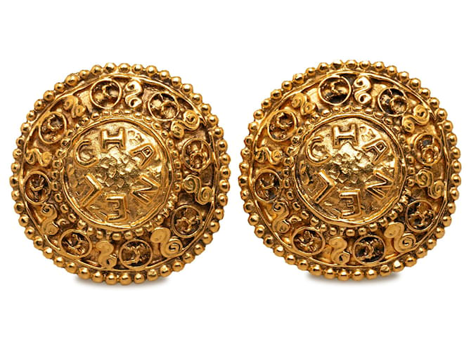 Chanel Gold CC Clip On Earrings Golden Metal Gold-plated  ref.1184530