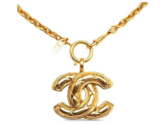 Colar de Pingente Chanel Gold CC Dourado Metal Banhado a ouro  ref.1184533
