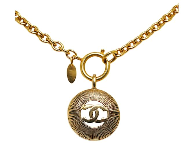 Collier pendentif rond CC en or Chanel Métal Plaqué or Doré  ref.1184551