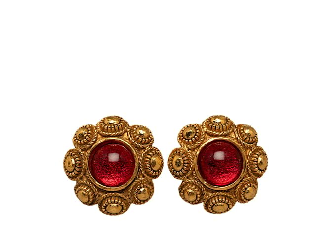 Chanel Clipe Gripoix vermelho em brincos Dourado Metal  ref.1184595