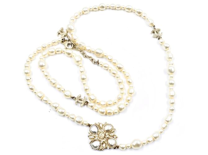 Chanel Long necklaces Cream Pearl  ref.1184719