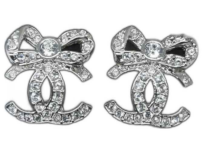 Nastro per orecchini Chanel con logo CC Argento