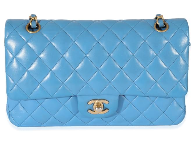Timeless Bolso mediano con solapa acolchado azul de piel de cordero de Chanel Cuero  ref.1189026