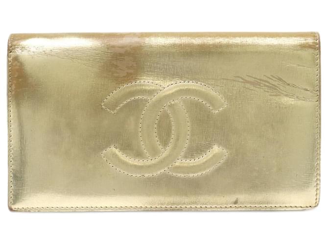 Timeless Chanel D'oro Pelle verniciata  ref.1189288