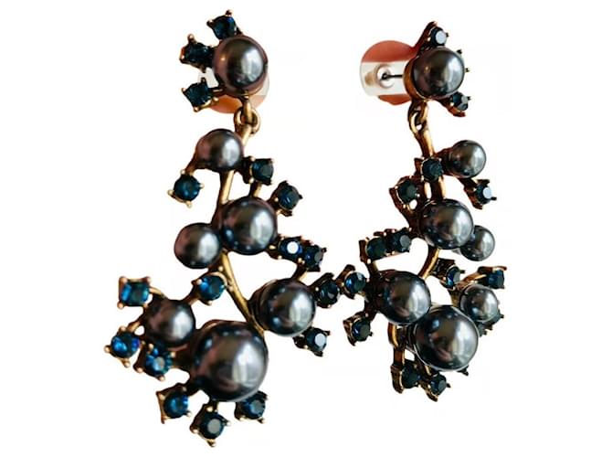 Von Oscar De La Renta signierte Couture-Ohrringe mit künstlichen blauen Perlen und goldenen Zweigen Anthrazitgrau Metall  ref.1189776